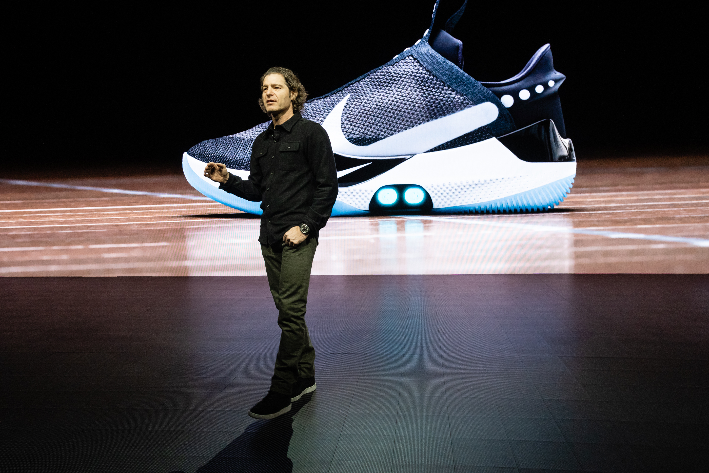 Новые кроссовки. Nike adapt BB С автоматической шнуровкой. Nike Smart Shoes. Вице-президент Nike. Кроссовки с автошнуровкой Puma.